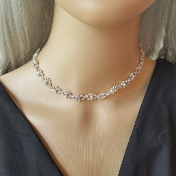 Jewelry - Adorable rhinestone choker
